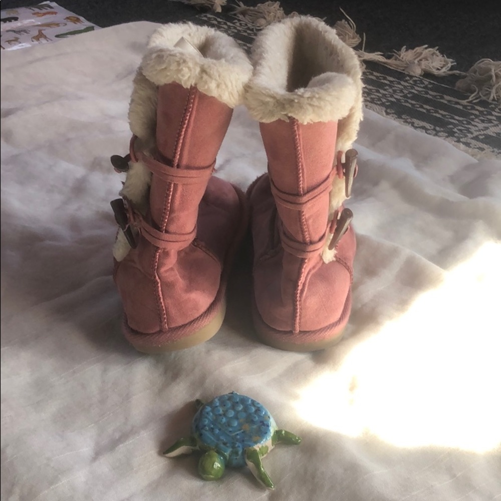 Antique Coral Fuzzy Toggle Boots - Picture 4 of 8